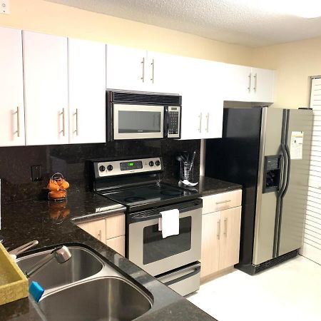 Renovated 2/2 Unit At Yacht Club/Aventura Apartment Екстериор снимка