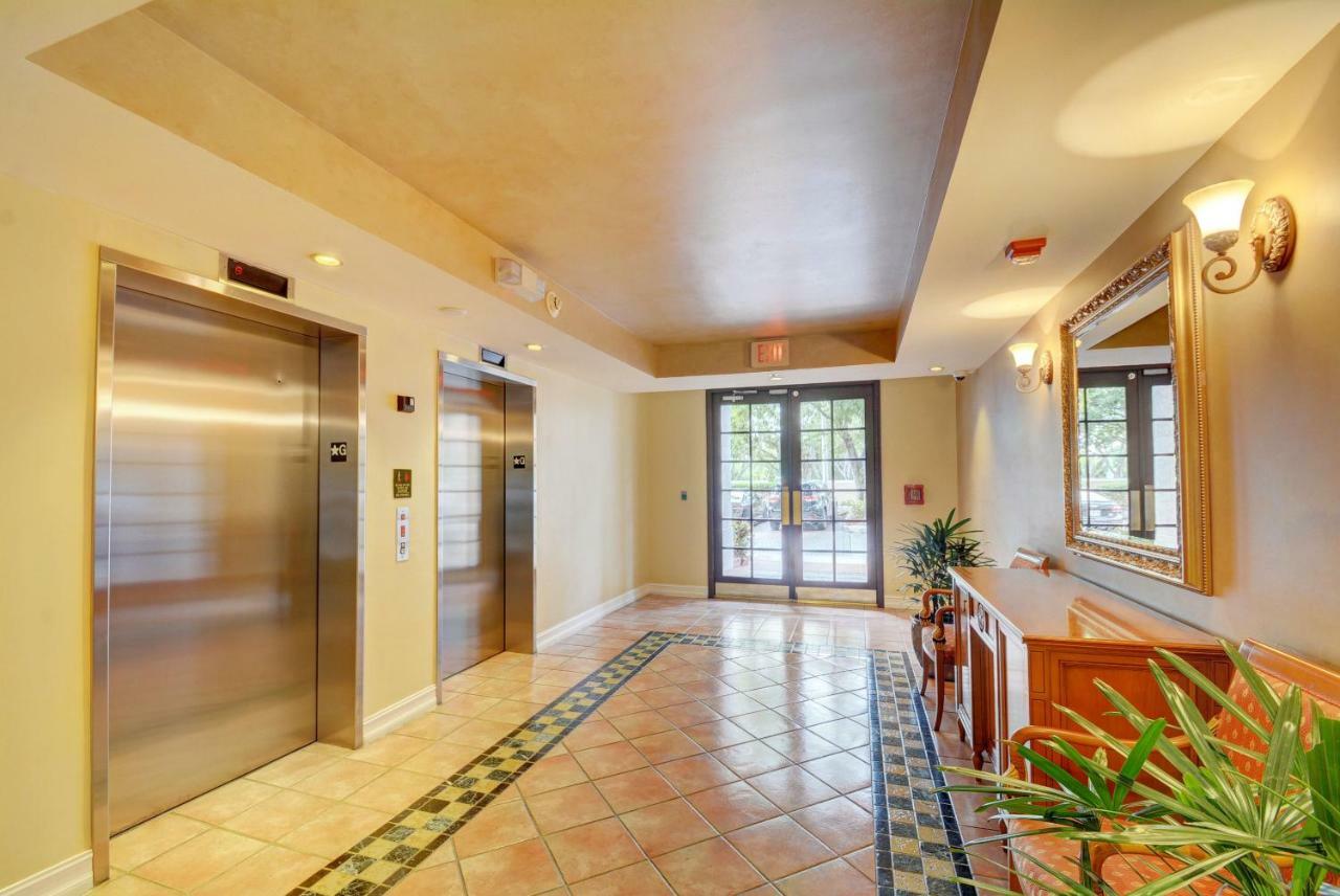 Renovated 2/2 Unit At Yacht Club/Aventura Apartment Екстериор снимка